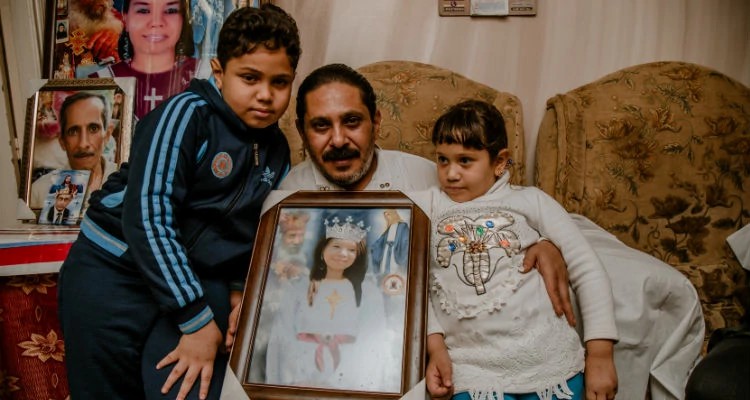 Magid e os dois filhos, Youssef e Maryam, perderam a esposa e mãe, morta em ataque à igreja