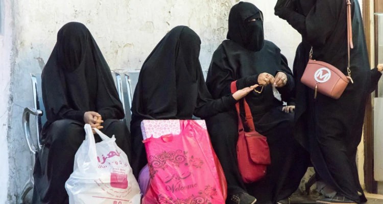 Ore pelas mulheres e meninas cristãs ex-muçulmanas da Península Arábica, que enfrentam isolamento