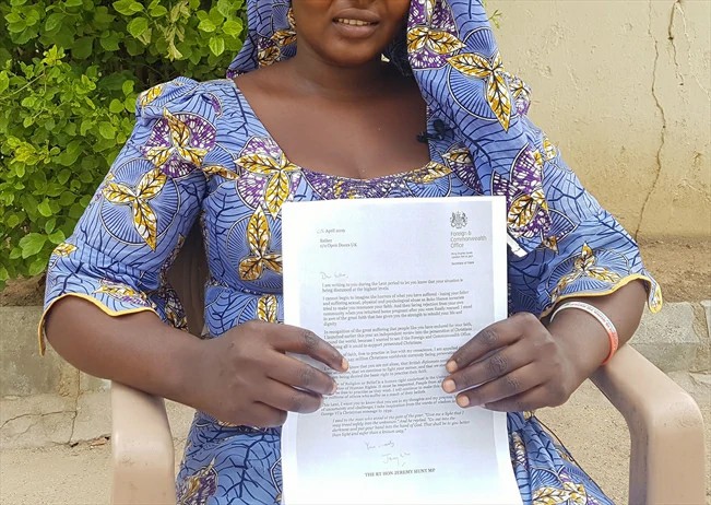 Após tantos momentos de dificuldades durante e após o cativeiro do Boko Haram, Esther se sentiu encorajada pela igreja de Cristo