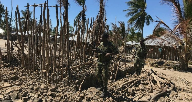 Soldados do exército moçambicano em ação. País precisa de nossas orações