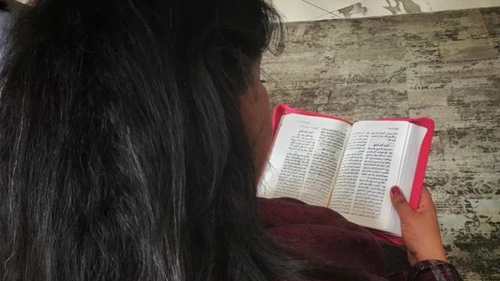 As dificuldades de Aizah a tornaram uma jovem líder em favor das mulheres vítimas de tortura por causa da fé e do gênero no Norte da África e no Oriente Médio