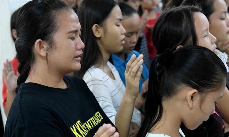 Jovens aprendem mais sobre Jesus durante acampamento na Malásia