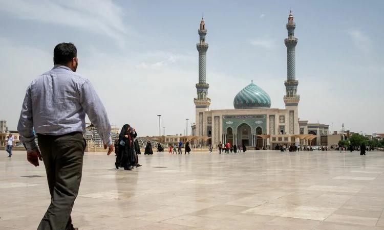 A frequência nas mesquitas do Irã caiu em razão do envolvimento de líderes religiosos com a corrupção